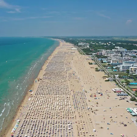 Discover The Heart Of Bibione-beahost Appartamento *